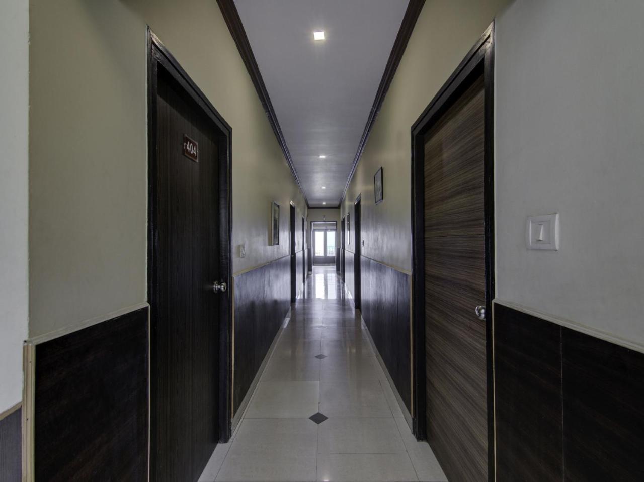 Oyo 16961 Sea Rock Hotel Visákhapatnam Kültér fotó